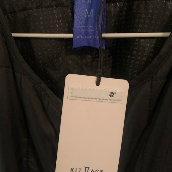 BNWT KIT AND ACE VEST MEDIUM - Picture 2 of 4